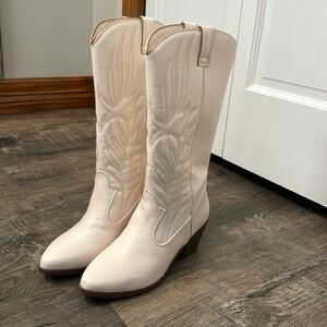 Pink Lily cream western boots, size 7.5